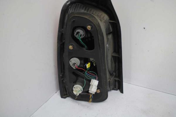 FEU ARRIERE DROIT HYUNDAI TRAJET - Vue 2